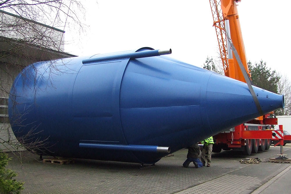 Neu gefertigter Silo bei der Auslieferung  ∅ 4.500 mm Höhe 13.000 mm